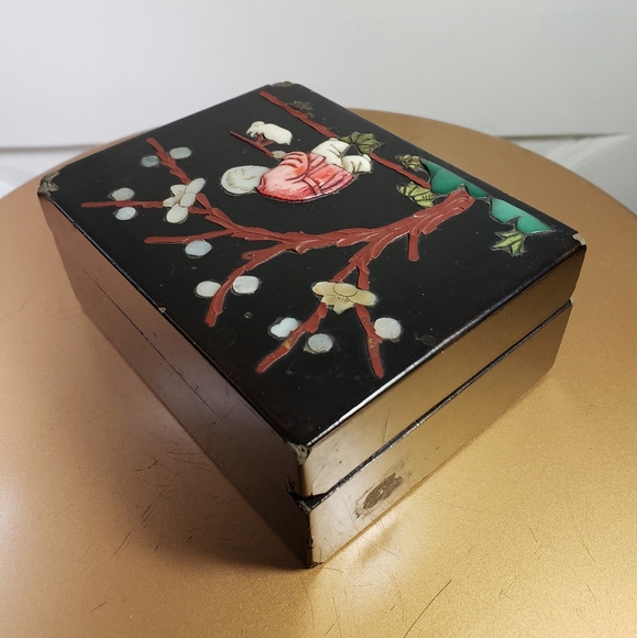 Vintage lacquer box with semi-precious stone decoration - made in China - Picture 4 of 8